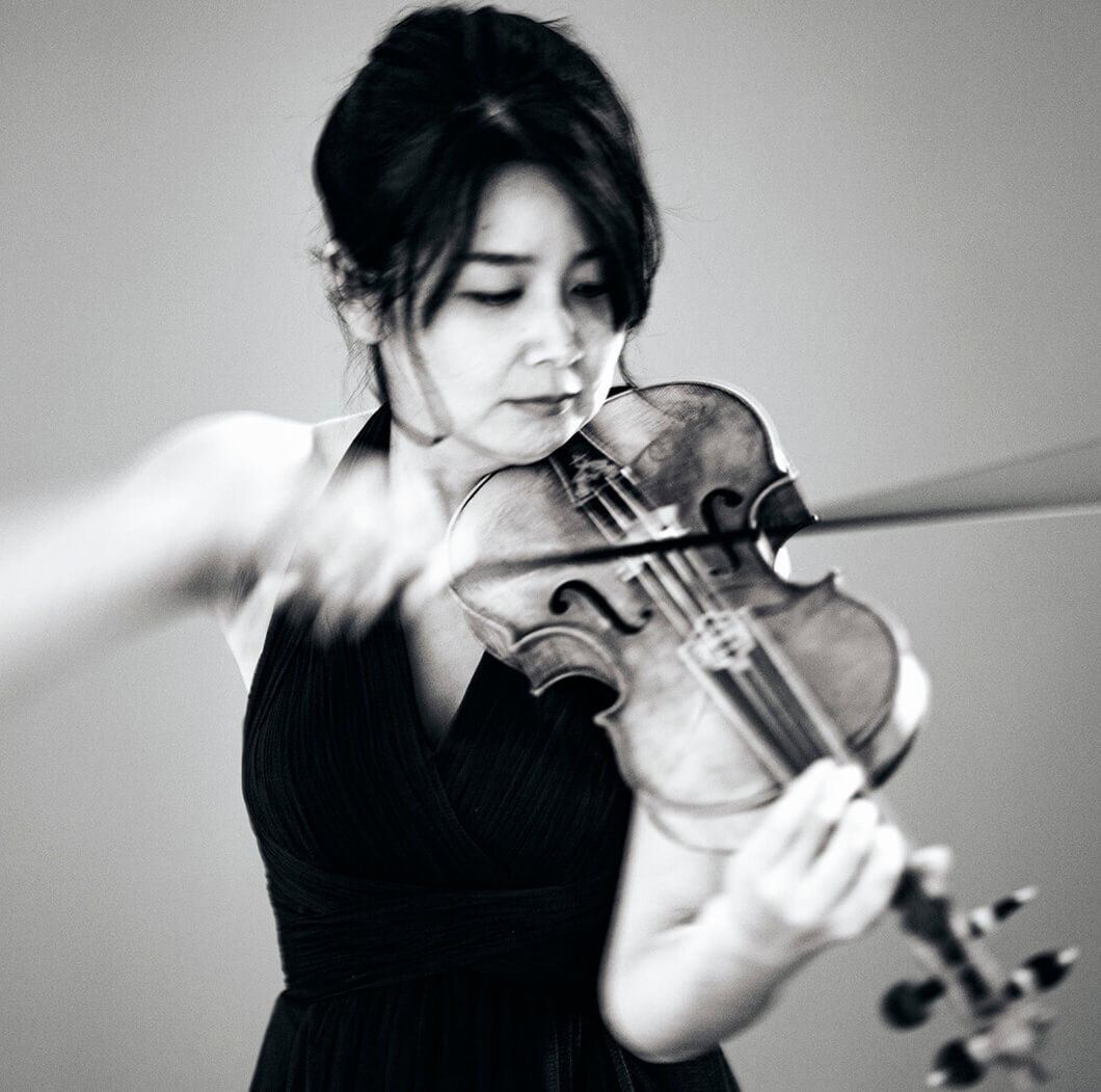 Tomoe Badiarova performing